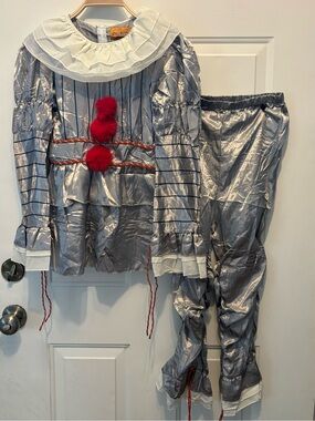 Youth size large Pennywise the clown Halloween costume